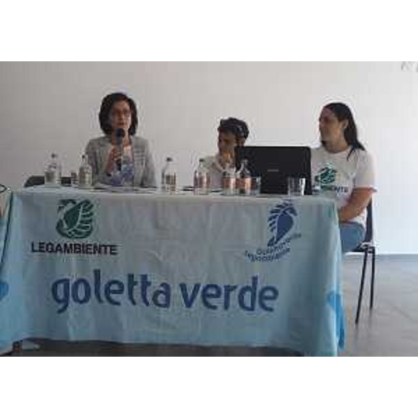 Sara Vito (Assessore regionale Ambiente ed Energia) alla conferenza stampa organizzata da Legambiente - Lignano Sabbiadoro 11/08/2017