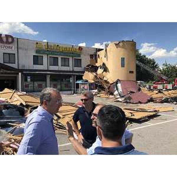 Sergio Bolzonello (Vicepresidente Regione FVG e assessore Attività produttive, Turismo e Cooperazione) durante il sopralluogo nei Comuni colpiti dal maltempo - San Vito al Tagliamento 11/08/2017