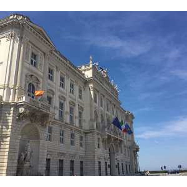 Il Palazzo della Regione con le bandiere a mezz'asta in segno di lutto per le vittime degli attentati di Barcellona e Cambrils - Trieste 18/08/2017