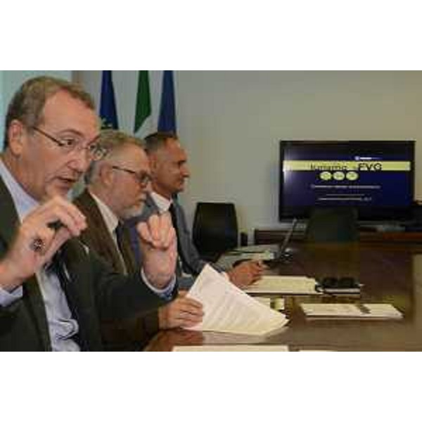 Sergio Bolzonello (Vicepresidente Regione FVG e assessore Attività produttive, Turismo e Cooperazione), Francesco Marangon (Università Udine) e Bruno Bertero (Direttore Marketing PromoTurismo FVG) alla presentazione del "FORUM DEL TURISMO IN FVG: il turismo regionale verso il 2025" (Trieste, Molo IV, 5-6/9/2017) - Udine 22/08/2017
