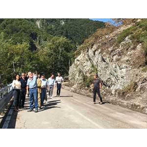 Mariagrazia Santoro (Assessore regionale Infrastrutture e Territorio) e Sergio Chinese (Sindaco Resia) durante il sopralluogo sulla strada tra il passo Tanamea e il bivio per Uccea - Resia 24/08/2017