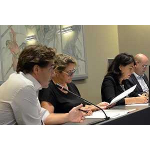 Mariagrazia Santoro (Assessore regionale Infrastrutture e Territorio) e Vittorino Boem (Presidente IV Commissione) all'audizione di rappresentanti di Confartigianato FVG, Cooperativa Lybra e Dionea Cohousing sul Regolamento che individua criteri, modalità e incentivi diretti a sostenere le iniziative di autorecupero, coabitare sociale e sviluppo di forme del costruire e dell'abitare, in IV Commissione consiliare - Trieste 29/08/2017