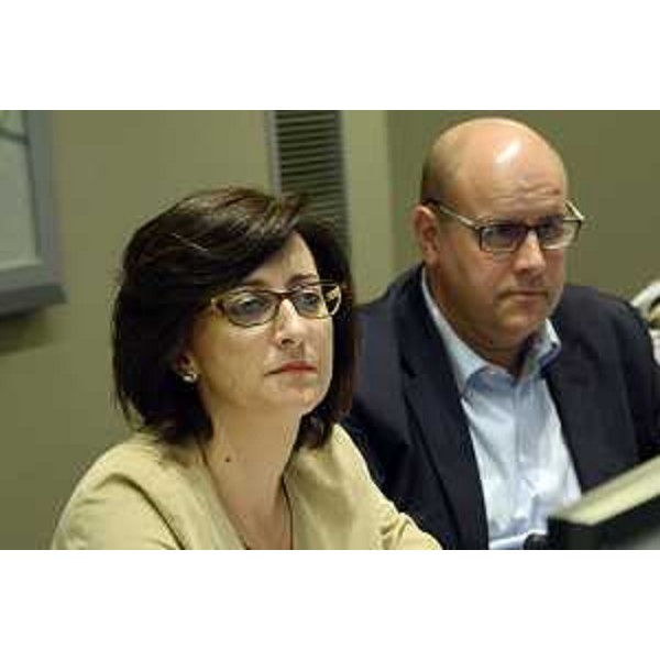 Sara Vito (Assessore regionale Ambiente ed Energia) e Vittorino Boem (Presidente IV Commissione) all'audizione con i soggetti portatori di interesse in materia di gestione dei rifiuti, in IV Commissione consiliare - Trieste 29/08/2017