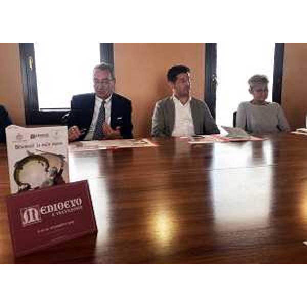 Sergio Bolzonello (Vicepresidente Regione FVG e assessore Attività produttive, Turismo e Cooperazione), Markus Maurmair (Sindaco Valvasone) e Sandra Bono (Presidente Grup Artistic Furlan) alla presentazione della XXV edizione del Medioevo a Valvasone - Pordenone 04/09/2017
