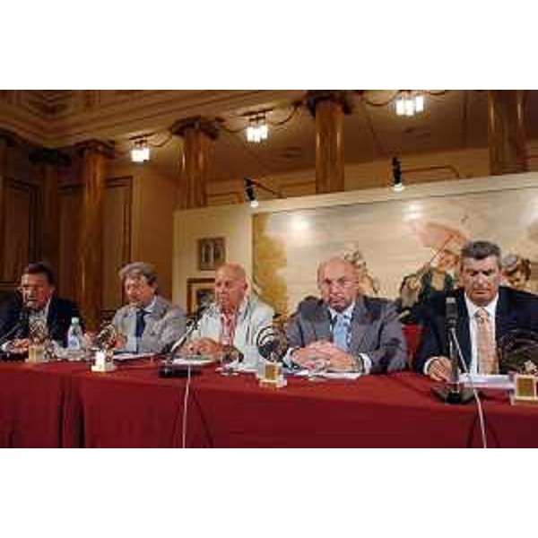 Enrico Bertossi (Assessore Regionale alle attività produttive) alla conferenza stampa Premio Lucchetta (Trieste, 21/07/05)