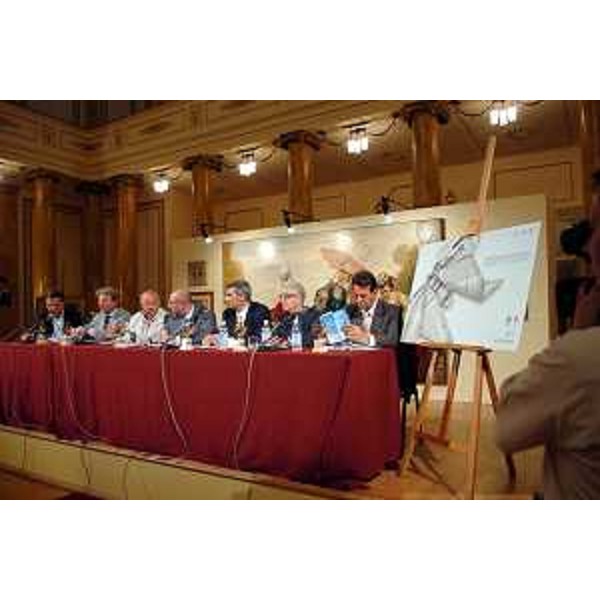 Enrico Bertossi (Assessore Regionale alle attività produttive) alla conferenza stampa Premio Lucchetta (Trieste, 21/07/05)