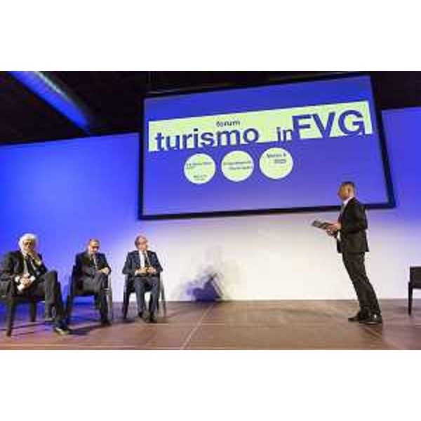 Giovanni Bastianelli (Direttore esecutivo Agenzia nazionale turismo - ENIT), Francesco Tapinassi (Dirigente politiche turismo presso Ministero beni e attività culturali e turismo - MiBACT), Gianni Torrenti (Assessore regionale Cultura, Sport e Solidarietà) e Bruno Bertero (Direttore Marketing PromoTurismo FVG) al "Forum Turismo in FVG" - Trieste 05/09/2017 (Foto Fabrice Gallina)
