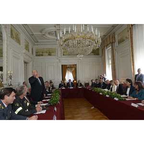 Domenico Minniti (Ministro Interno) incontra Annapaola Porzio (Commissario di Governo e prefetto Trieste), Roberto Dipiazza, Rodolfo Ziberna, Alessandro Ciriani, Furio Honsell e Linda Tomasinsig (Sindaci Trieste, Gorizia, Pordenone, Udine e Gradisca di D'Isonzo), i prefetti e i rappresentanti delle Forze dell'Ordine, in Prefettura - Trieste 05/09/2017
