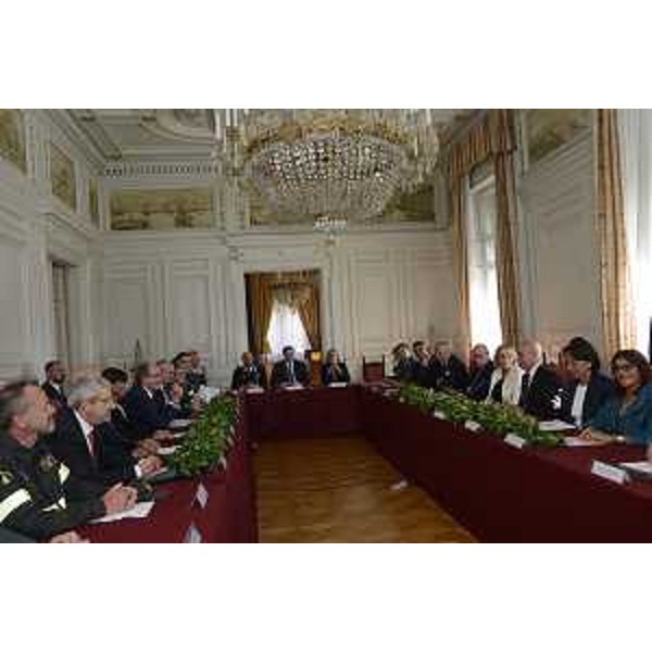 Domenico Minniti (Ministro Interno) incontra Annapaola Porzio (Commissario di Governo e prefetto Trieste), Roberto Dipiazza, Rodolfo Ziberna, Alessandro Ciriani, Furio Honsell e Linda Tomasinsig (Sindaci Trieste, Gorizia, Pordenone, Udine e Gradisca di D'Isonzo), i prefetti e i rappresentanti delle Forze dell'Ordine, in Prefettura - Trieste 05/09/2017
