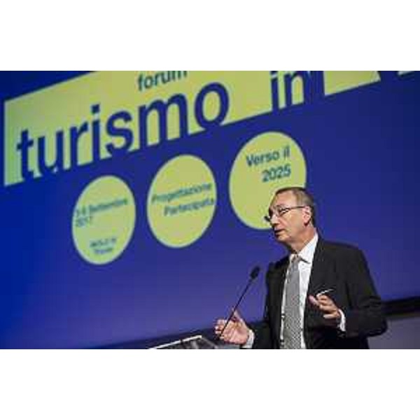 Sergio Bolzonello (Vicepresidente Regione FVG e assessore Attività produttive, Turismo e Cooperazione) al Forum "Turismo in FVG - Progettazione partecipata verso il 2025" - Trieste 06/09/2017