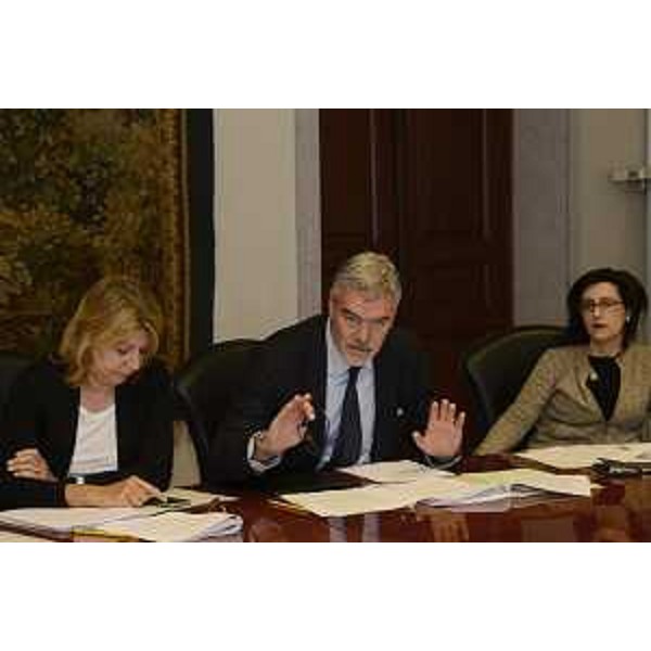 Maria Sandra Telesca (Assessore regionale Salute, Integrazione socio-sanitaria, Politiche sociali e Famiglia), Paolo Panontin (Assessore regionale Autonomie locali e Coordinamento Riforme, Comparto unico, Sistemi informativi, Caccia e Risorse ittiche, delegato Protezione civile) e Sara Vito (Assessore regionale Ambiente ed Energia) durante la riunione della Giunta regionale - Trieste 08/09/2017