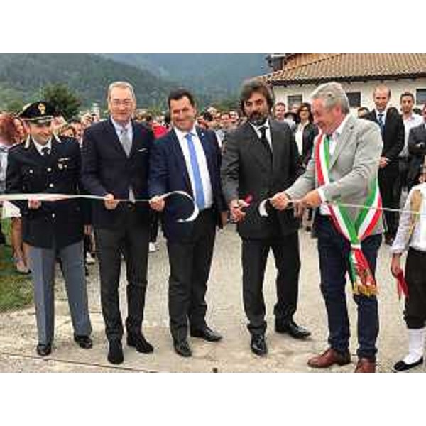 Sergio Bolzonello (Vicepresidente Regione FVG e assessore Attività produttive, Turismo e Cooperazione), Franco Iacop (Presidente Consiglio regionale), Giuseppe Scigliano (Proprietario Bodino) e Manlio Mattia (Sindaco Sutrio) all'inaugurazione dell'azienda Bodino-Stratex - Sutrio 09/09/2017