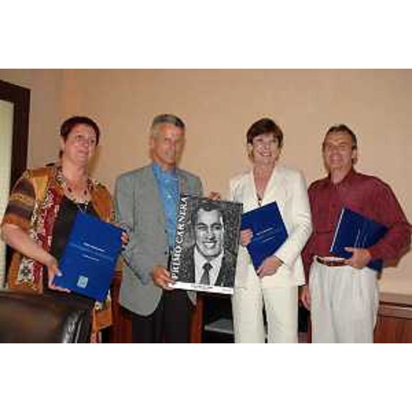 Riccardo Illy (Presidente Regione Friuli Venezia Giulia) incontra Giovanna Maria Carnera (Pordenone, 21/07/05)