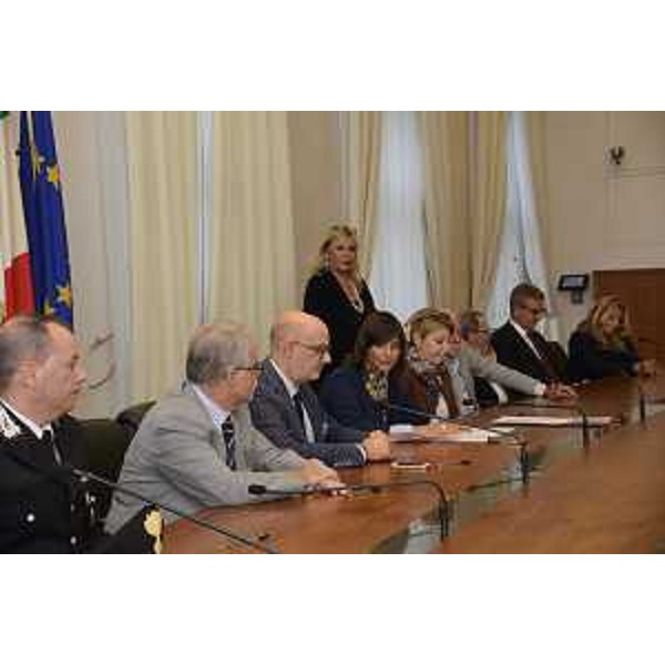Debora Serracchiani (Presidente Regione Friuli Venezia Giulia) e Maria Sandra Telesca (Assessore regionale Salute, Integrazione socio-sanitaria, Politiche sociali e Famiglia) alla firma della "Carta di Trieste sulla non contenzione" - Trieste 12/09/2017