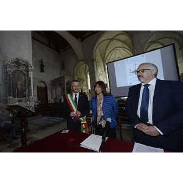 Fabio Di Bernardo (Sindaco Venzone), Debora Serracchiani (Presidente Regione Friuli Venezia Giulia) e Corrado Azzollini (Soprintendente Archeologia, Belle Arti e Paesaggio Friuli Venezia Giulia) in occasione del ricollocamento delle statue sul Duomo - Venzone 13/09/2017