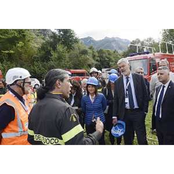 Debora Serracchiani (Presidente Regione Friuli Venezia Giulia), Paolo Panontin (Assessore regionale Autonomie locali e Coordinamento Riforme, Comparto unico, Sistemi informativi, Caccia e Risorse ittiche, delegato Protezione civile) e Fabio Di Bernardo (Sindaco Venzone) all'esercitazione di emergenza sismica Sermex 2017 - Venzone 13/09/2017