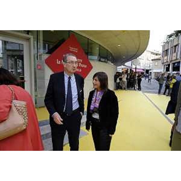 Sergio Bolzonello (Vicepresidente Regione FVG e assessore Attività produttive, Turismo e Cooperazione) e Debora Serracchiani (Presidente Regione Friuli Venezia Giulia) alla cerimonia di apertura di pordenonelegge - Pordenone 13/09/2017