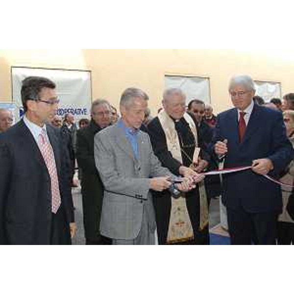 Riccardo Illy (Presidente Regione Friuli Venezia Giulia), Luigi Marini (Presidente nazionale Confcooperative) e Ivano Benvenuti (Presidente Confcooperative) all'inaugurazione della nuova sede regionale della Confcooperative a Udine. (Udine 14/11/07) 