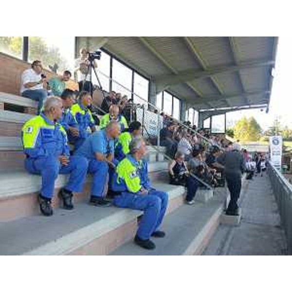 Pubblico che assiste alla partita amichevole di calcio tra una rappresentativa carnica e una marchigiana - Sarnano 14/09/2017