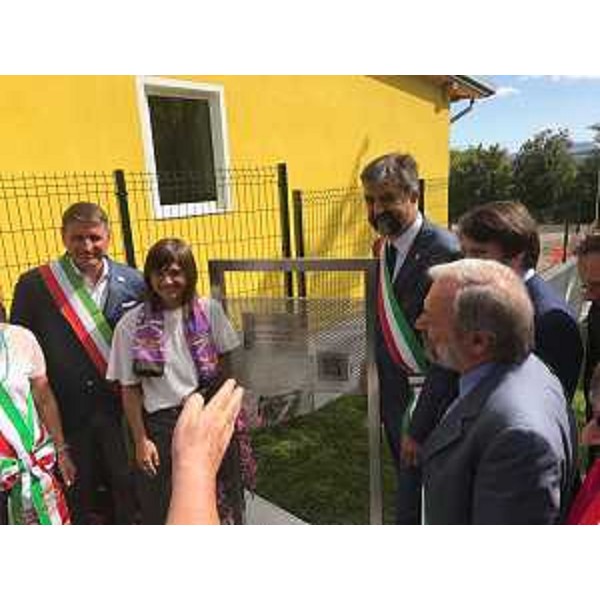 Debora Serracchiani (Presidente Regione Friuli Venezia Giulia) e Franco Ceregioli (Sindaco Sarnano) all'inaugurazione della scuola dell'infanzia "Benedetto Costa" - Sarnano (MC) 15/09/2017