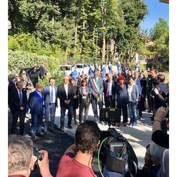 Debora Serracchiani (Presidente Regione Friuli Venezia Giulia), Franco Ceregioli (Sindaco Sarnano), Paolo Gentiloni (Presidente Consiglio Ministri) e Valeria Fedeli (Ministro Istruzione) all'inaugurazione della scuola dell'infanzia "Benedetto Costa" - Sarnano (MC) 15/09/2017