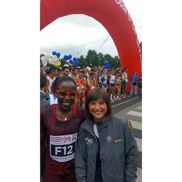 Lornah Kiplagat (maratoneta e mezzofondista) e Debora Serracchiani (Presidente Regione Friuli Venezia Giulia) alla partenza della Maratonina di Udine - Cividale del Friuli 17/09/2017