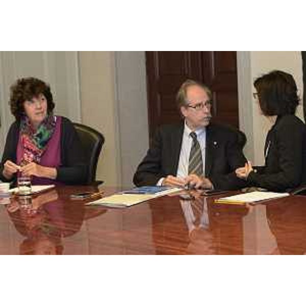 Loredana Panariti (Assessore regionale Lavoro, Formazione, Istruzione, Pari Opportunità, Politiche giovanili, Ricerca e Università), Gianni Torrenti (Assessore regionale Cultura, Sport e Solidarietà) e Sara Vito (Assessore regionale Ambiente ed Energia) durante la riunione della Giunta regionale - Trieste 15/09/2017