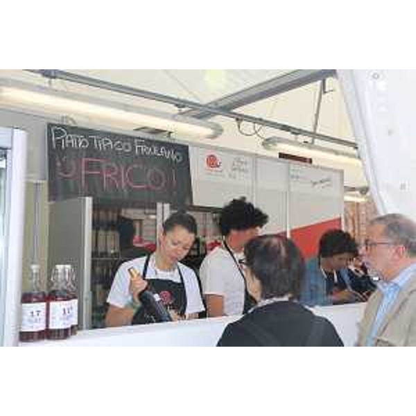 Stand dell'Agenzia regionale per lo sviluppo rurale (ERSA FVG) alla manifestazione "Cheese" - Bra (CN) 18/09/2017