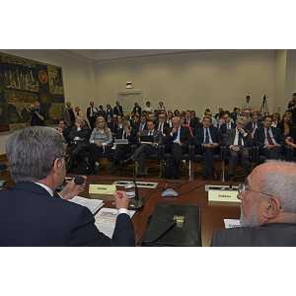 Francesco Peroni (Assessore regionale Finanze, Patrimonio, Coordinamento e Programmazione Politiche economiche e comunitarie) e Umberto Zuballi (Presidente emerito Tribunale amministrativo regionale - TAR FVG) al convegno "Le società a partecipazione pubblica tra obblighi di trasparenza ed esigenze di razionalizzazione della spesa" - Trieste 18/09/2017
