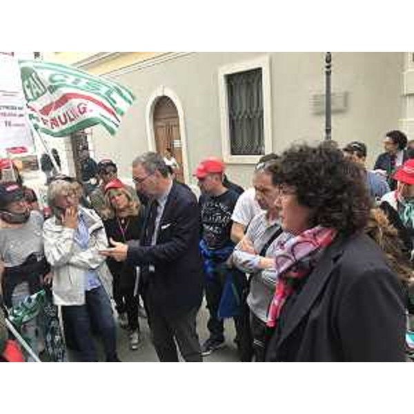 Sergio Bolzonello (Vicepresidente Regione FVG e assessore Attività produttive, Turismo e Cooperazione) e Loredana Panariti (Assessore regionale Lavoro, Formazione, Istruzione, Pari Opportunità, Politiche giovanili, Ricerca e Università) incontrano una delegazione di lavoratori della Bob Martin - Trieste 18/09/2017
