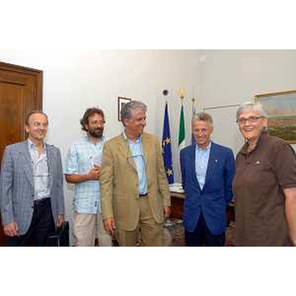 Riccardo Illy (Presidente Regione Friuli Venezia Giulia) incontra la delegazione di Lega Ambiente (Trieste, 19/07/05)