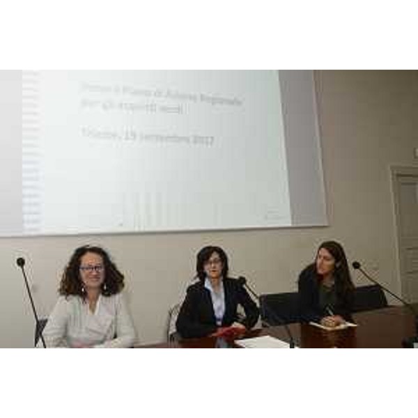 Sara Vito (Assessore regionale Ambiente ed Energia) all'incontro con i soggetti interessati dal piano di azione regionale per gli acquisti verdi - Trieste 19/09/2017
