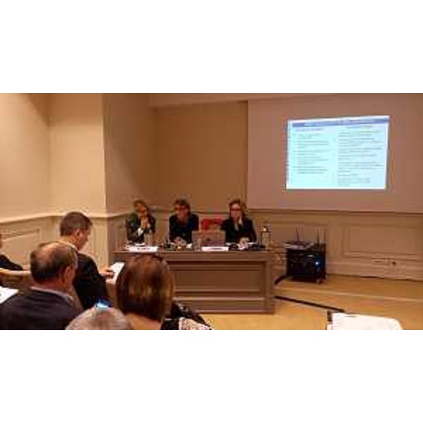 Maria Sandra Telesca (Assessore regionale Salute, Integrazione socio-sanitaria, Politiche sociali e Famiglia), Roberta Sabbion (Direttore Dipartimento dipendenze AAS 5) e Roberta Balestra (Direttore Dipartimento dipendenze ASUIT) al convegno "L'appropriatezza degli interventi specialistici nelle vecchie e nuove residenzialità" - Trieste 21/09/2017