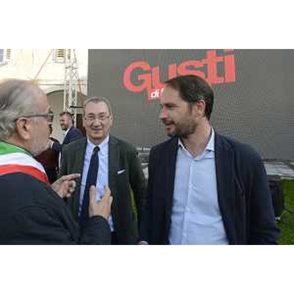 Rodolfo Ziberna (Sindaco Gorizia), Sergio Bolzonello (Vicepresidente Regione FVG e assessore Attività produttive, Turismo e Cooperazione) e Cristiano Shaurli (Assessore regionale Risorse agricole e forestali) all'inaugurazione di "Gusti di Frontiera" - Gorizia 21/09/2017