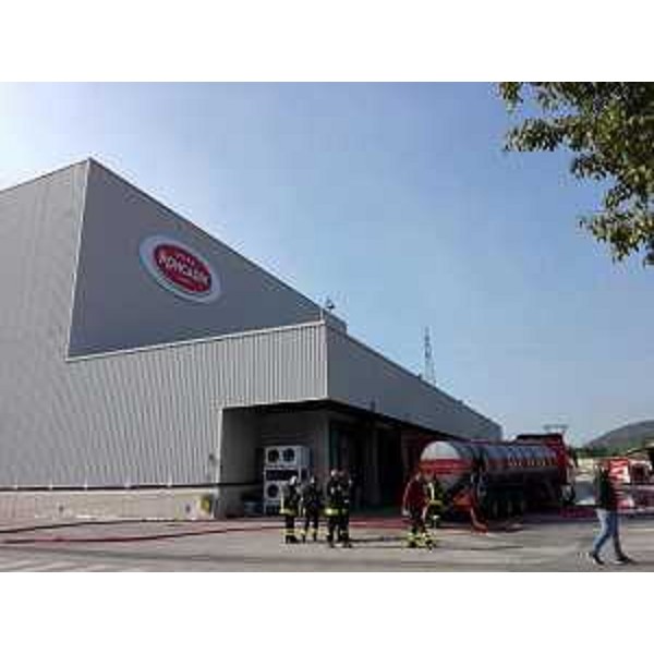 Lo stabilimento Roncadin interessato dall'incendio - Meduno 22/09/2017