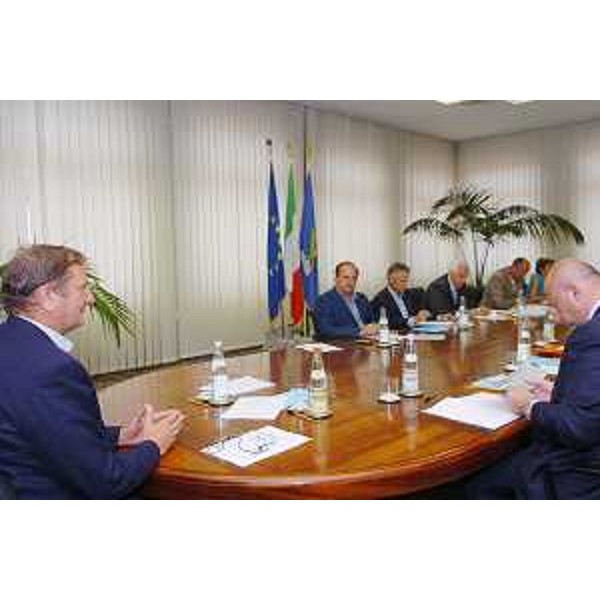 Riccardo Illy (Presidente Regione Friuli Venezia Giulia) e la giunta incontrano il sindaco di Gemona (Udine, 18/07/05)