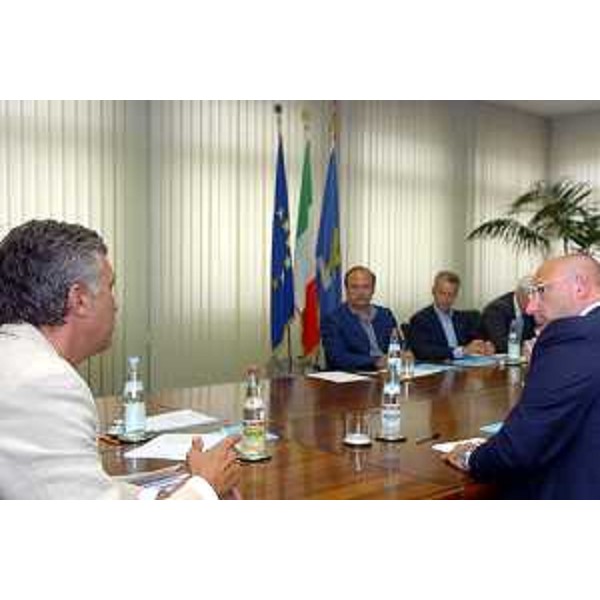 Riccardo Illy (Presidente Regione Friuli Venezia Giulia) e la giunta incontrano il sindaco di Cervignano (Udine, 18/07/05)