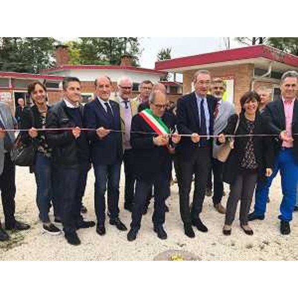 Antonio di Bisceglie (Sindaco San Vito al Tagliamento) e Sergio Bolzonello (Vicepresidente Regione FVG e assessore Attività produttive, Turismo e Cooperazione) al taglio del nastro della nuova pista di atletica leggera - San Vito al Tagliamento 24/09/2017