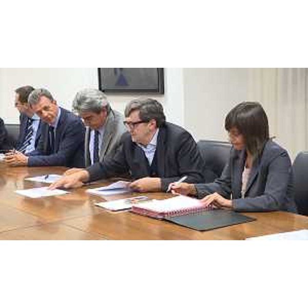 Maurizio Castagna (Presidente Autovie Venete) e Debora Serracchiani (Presidente Regione Friuli Venezia Giulia) alla firma del decreto di approvazione del progetto per i lavori del tratto Gonars-Palmanova dell'autostrada A4 - Udine 26/09/2017 