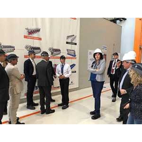 Loredana Panariti (Assessore regionale Lavoro, Formazione, Istruzione, Pari Opportunità, Politiche giovanili, Ricerca e Università) visita lo stabilmento della Wärtsilä con Guido Barbazza (Presidente Wärtsilä Italia) - San Dorligo della Valle (TS)