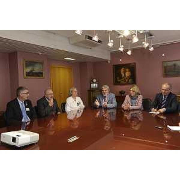 Maria Sandra Telesca (Assessore regionale Salute, Integrazione socio-sanitaria, Politiche sociali e Famiglia) con Mauro Delendi (Direttore generale Asuiud), Chiara Zuiani (Direttore radiologia diagnostica Asuiud), Giuseppe Morandini e Luciano Nonis (Presidente e Direttore generale Fondazione Friuli) alla presentazione del nuovo mammografo dell'ospedale Santa Maria della Misericordia - Udine 27/09/2017