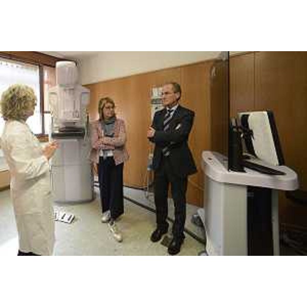Maria Sandra Telesca (Assessore regionale Salute, Integrazione socio-sanitaria, Politiche sociali e Famiglia) e Giuseppe Morandini (Presidente Fondazione Friuli) alla presentazione del nuovo mammografo dell'ospedale Santa Maria della Misericordia - Udine 27/09/2017