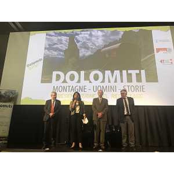 Furio Honsell (Sindaco Udine), Mariagrazia Santoro (Assessore regionale Infrastrutture e Territorio e presidente della Fondazione Dolomiti Unesco), Antonio Nonino (Presidente Società Alpina Friulana) e Aldo Scalettaris (Rappresentante CAI regionale) alla presentazione del documentario "Dolomiti. Montagne - Uomini - Storie" - Udine 29/09/2017