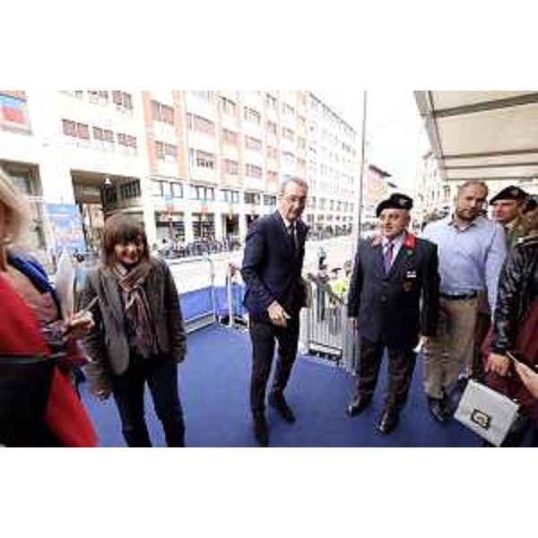 Debora Serracchiani (Presidente Regione Friuli Venezia Giulia) e Sergio Bolzonello (Vicepresidente Regione FVG e assessore Attività produttive, Turismo e Cooperazione) al raduno nazionale dei Carristi d'Italia - Pordenone 30/09/2017