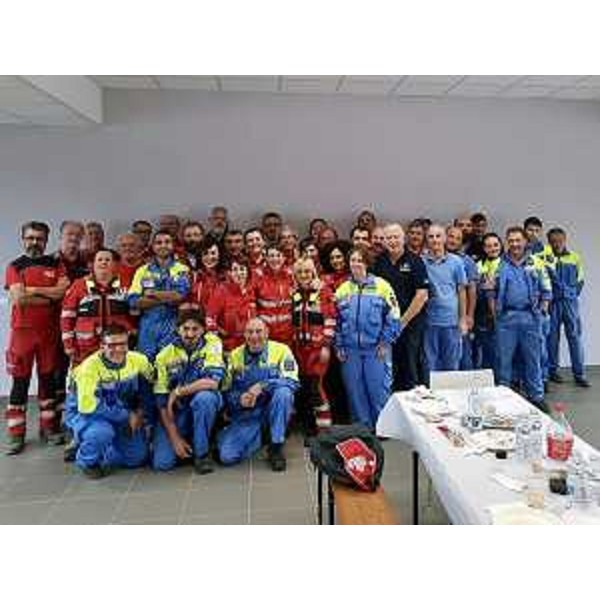 Paolo Panontin (Assessore regionale Autonomie locali e Coordinamento Riforme, Comparto unico, Sistemi informativi, Caccia e Risorse ittiche, delegato Protezione civile) con i volontari all'esercitazione organizzata dalla Protezione civile - Vivaro 30/09/2017