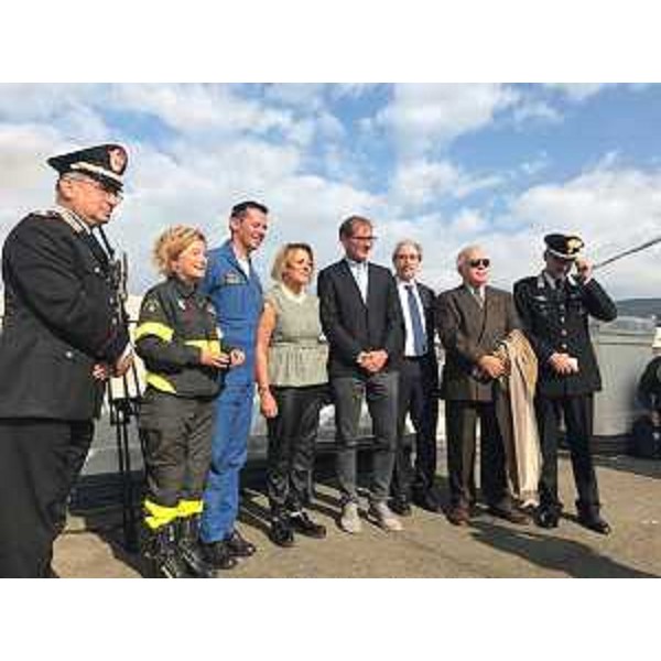 Gianni Torrenti (Assessore regionale Cultura, Sport e Solidarietà) con Mitja Gialuz (Presidente Società velica Barcola-Grignano), Anna Paola Porzio (Commissario Governo Trieste), Leonardo La Vigna (Questore Trieste), Mirco Caffelli (Frecce Tricolori), Natalia Restuccia (Comandante Vigili del Fuoco Trieste), Vincenzo Procacci e Daniel Melis (Arma Carabinieri) all'apertura della regata velica Barcolana - Trieste 04/10/2017