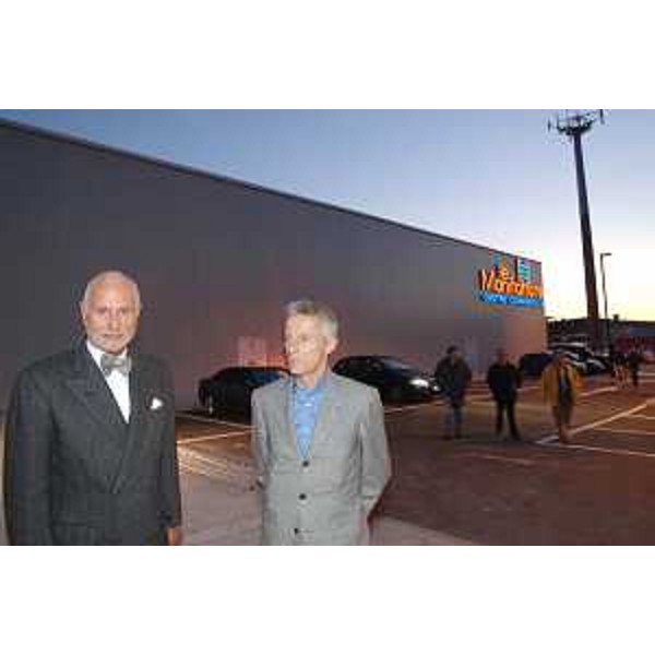 Riccardo Illy (Presidente Regione Friuli Venezia Giulia) con Carlo Burgi (Imprenditore) al Centro Commerciale "Le Manifatture" di Gemona del Friuli. (Gemona del Friuli 14/11/07)