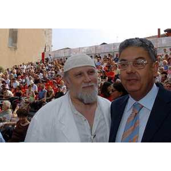 Roberto Antonaz (Assessore Regionale all'istruzione, cultura, sport e pace) e Moni Ovadia al Mittelfest 2005 (Cividale del Friuli, 16/07/05)