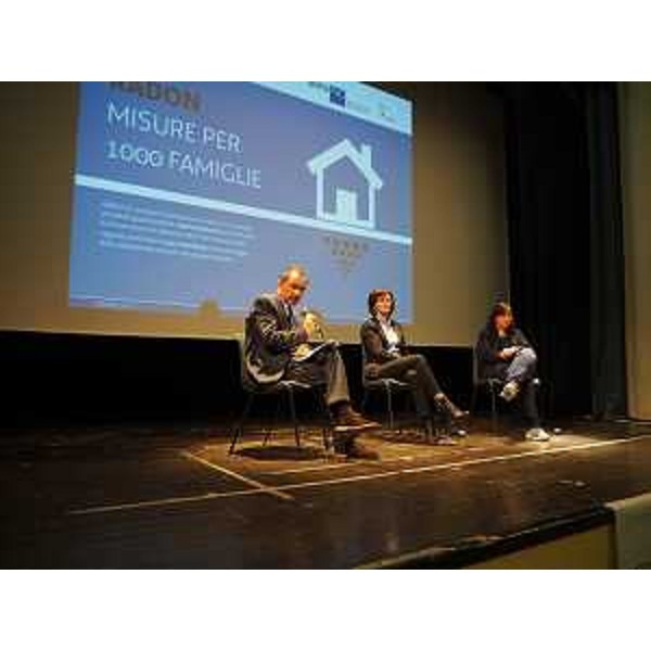 Luca Marchesi (Direttore generale ARPA FVG) e Sara Vito (Assessore regionale Ambiente ed Energia) alla prima conferenza pubblica di presentazione del progetto "Radon: misure in 1000 famiglie" - Trieste 05/10/2017