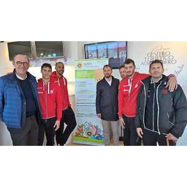 Cristiano Shaurli (Assessore regionale Risorse agricole e forestali) all'inaugurazione dello spazio Ersa alla Barcolana con una delegazione dell'Alma basket Trieste - Trieste 06/10/2017